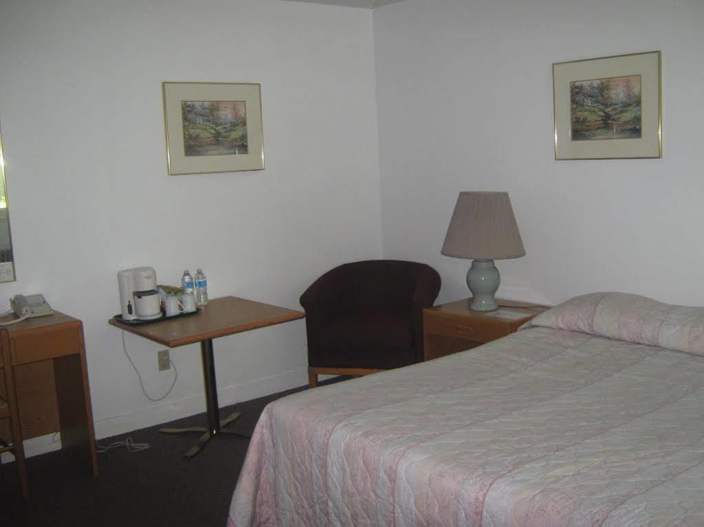 Sherbrooke Village Inn Bagian luar foto